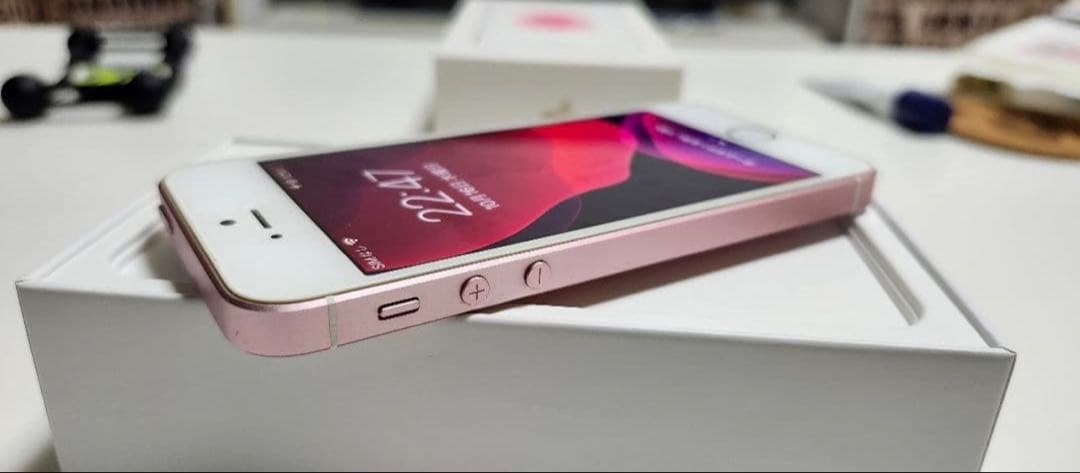 iPhone SE ローズゴールド64GB