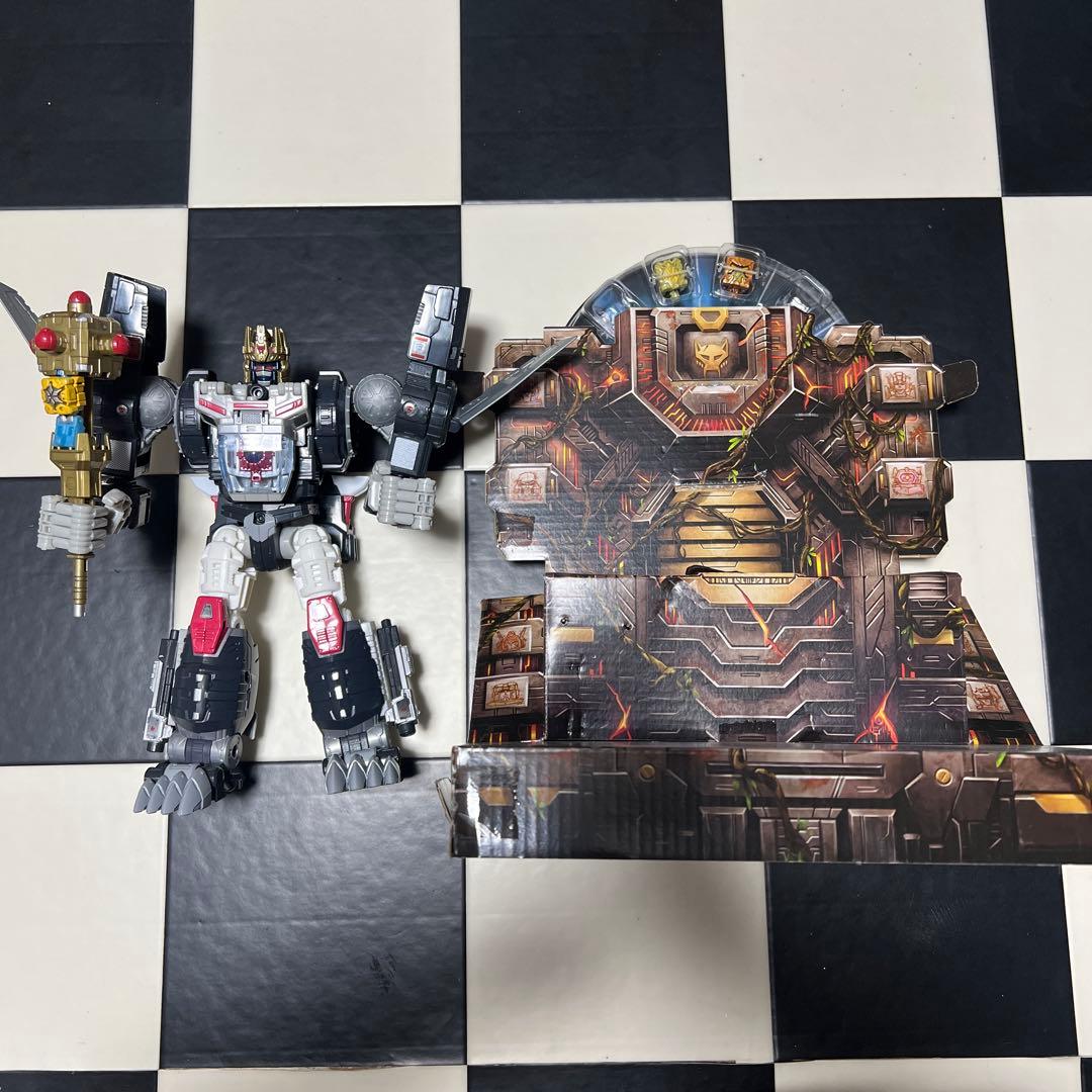 パワーオブザプライム　トランスフォーマー フィギュア　スローンオブザプライム