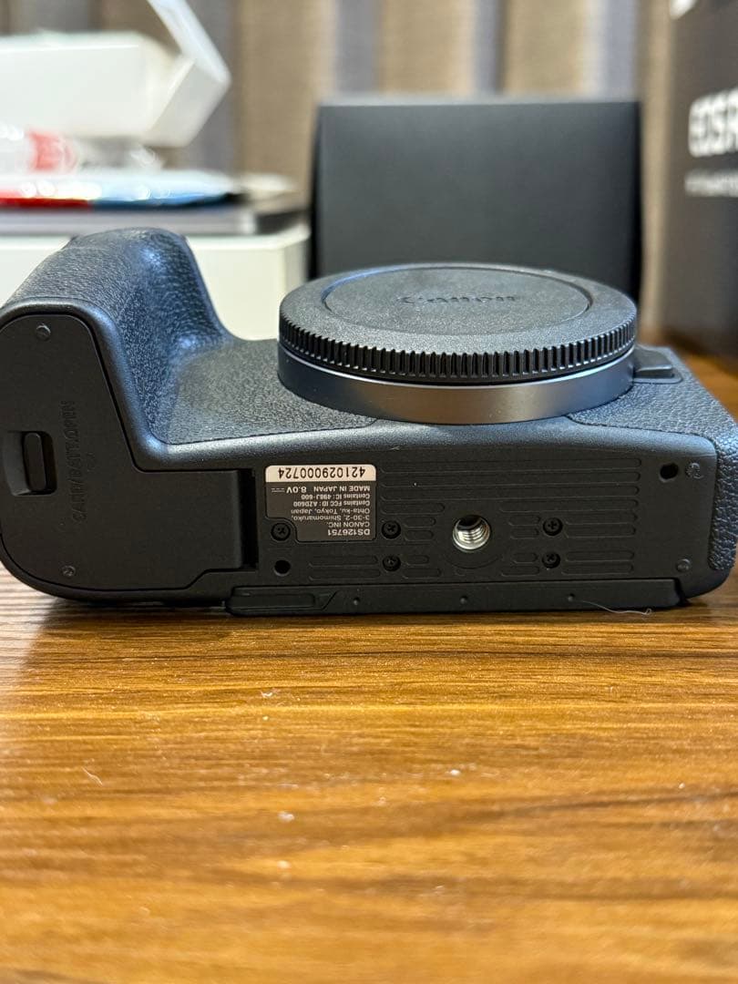 Canon EOS RP ミラーレス一眼カメラ　256GBのSDカード付き！