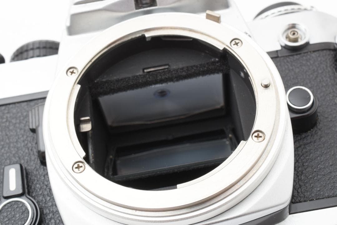 美品 NIKON FE シルバー フィルムカメラ　モルト新品交換済 B735
