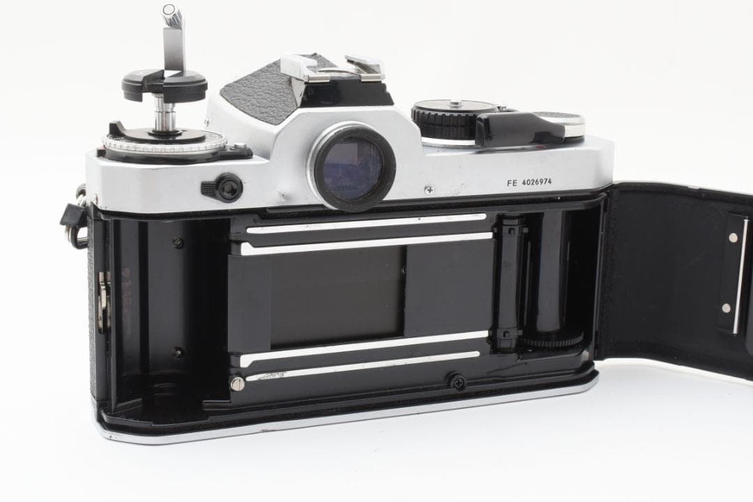 美品 NIKON FE シルバー フィルムカメラ　モルト新品交換済 B735