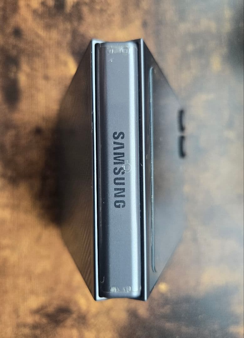 美品　Galaxy Z flip6 256GB クラフテッドブラック　ケース付