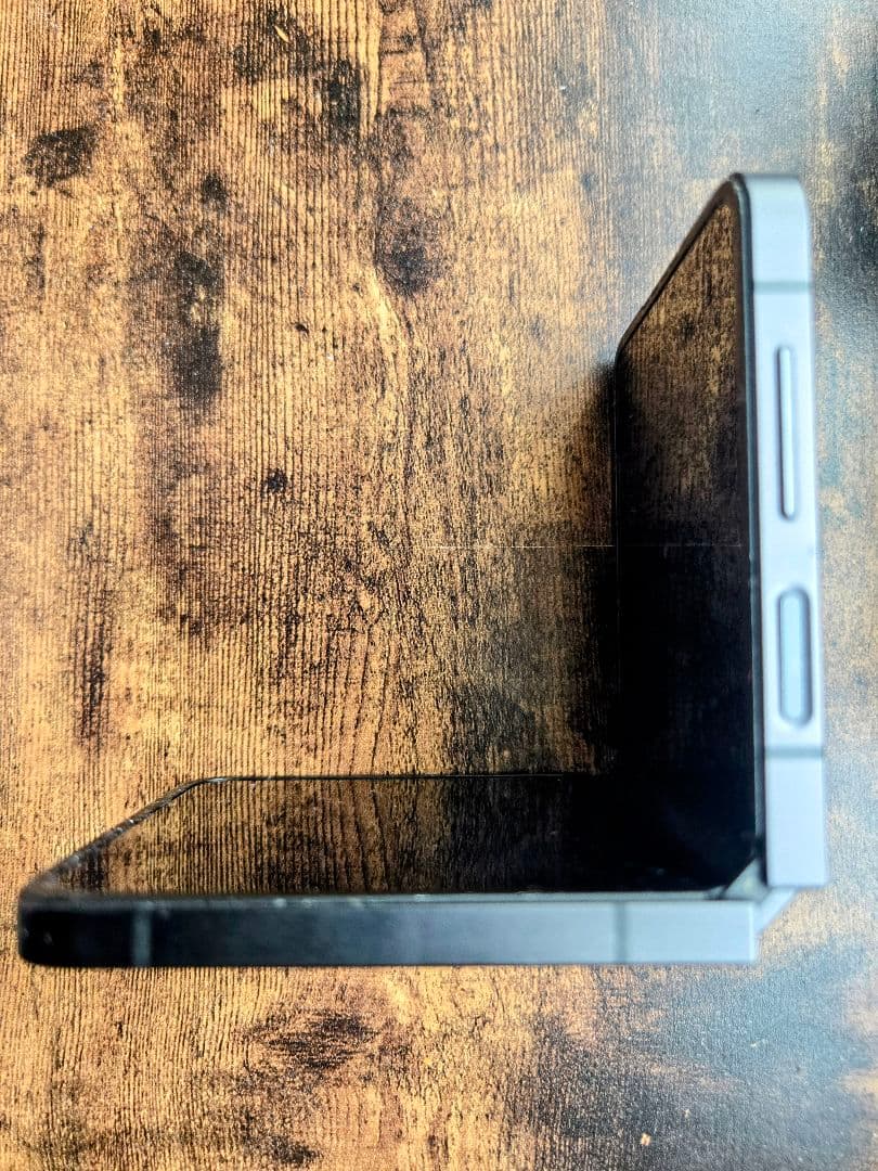 美品　Galaxy Z flip6 256GB クラフテッドブラック　ケース付