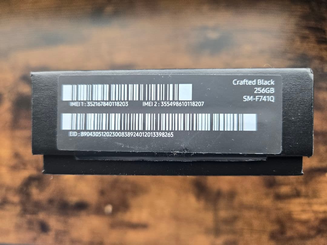 美品　Galaxy Z flip6 256GB クラフテッドブラック　ケース付