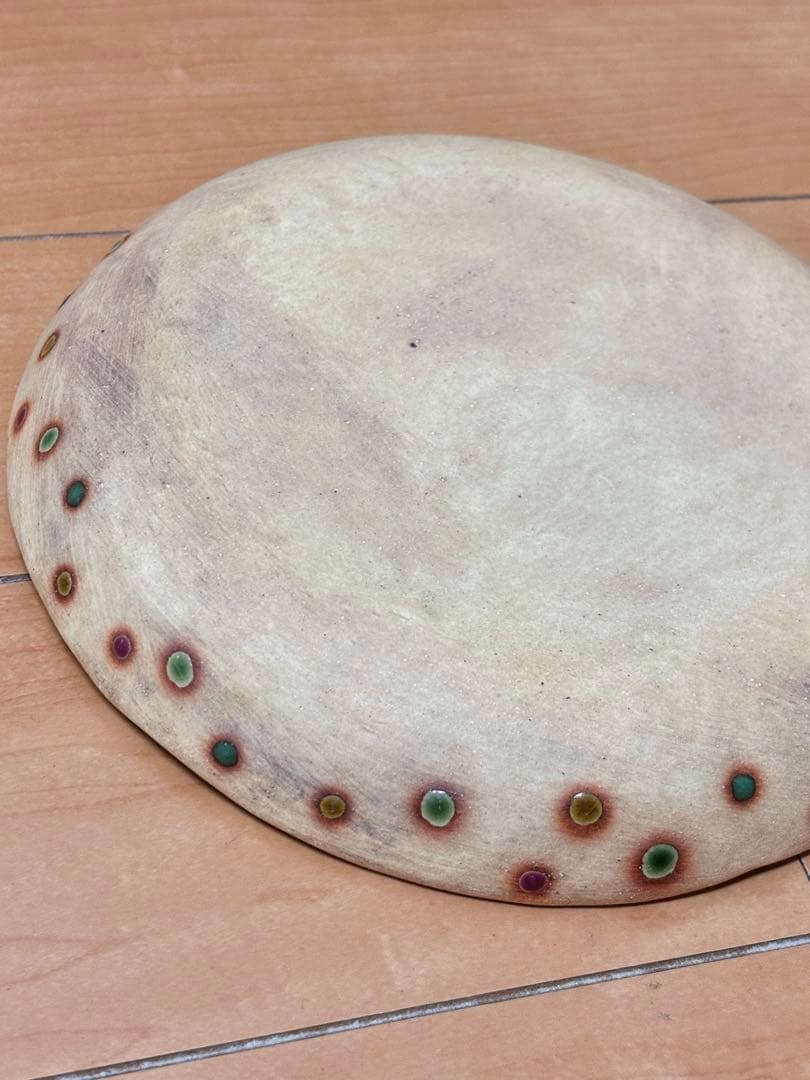 やちむん、シマシマポタリ　ベージュのドット模様プレート 約34.5cm