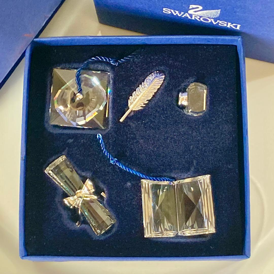 美品 スワロフスキー 卒業モチーフ4点 箱付　クリスタル