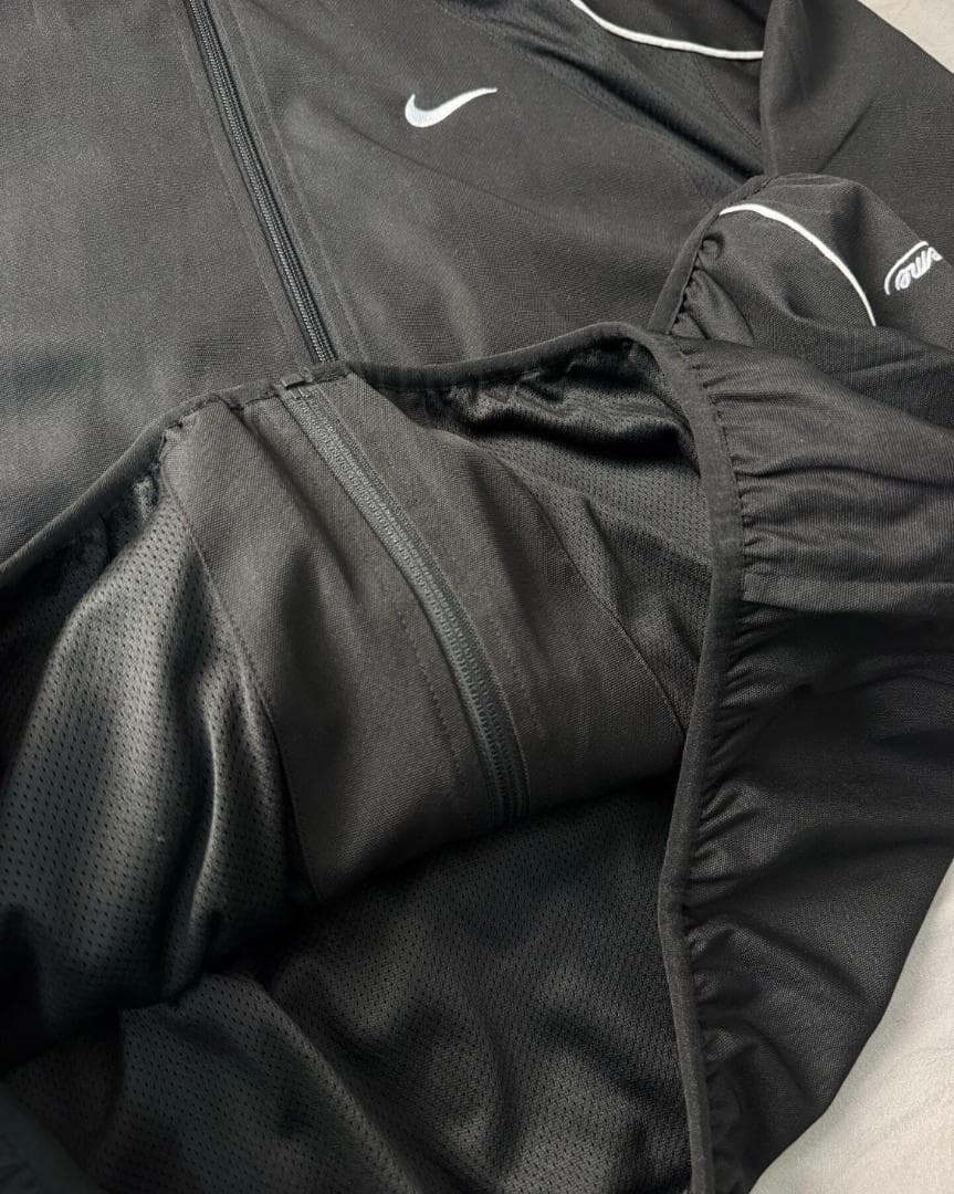大人気！Supreme Nike Track Jacket Black M