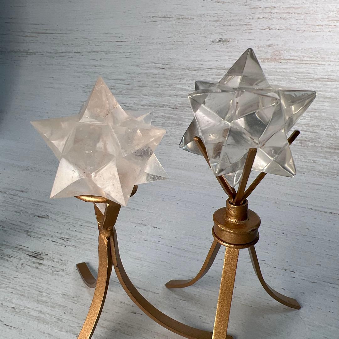 天然石　マカバスター　ピンククォーツ　台座付き