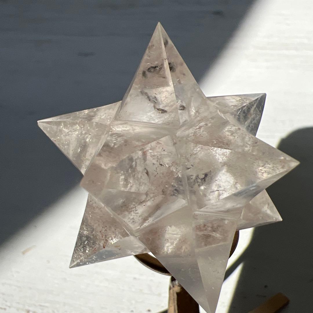 天然石　マカバスター　ピンククォーツ　台座付き