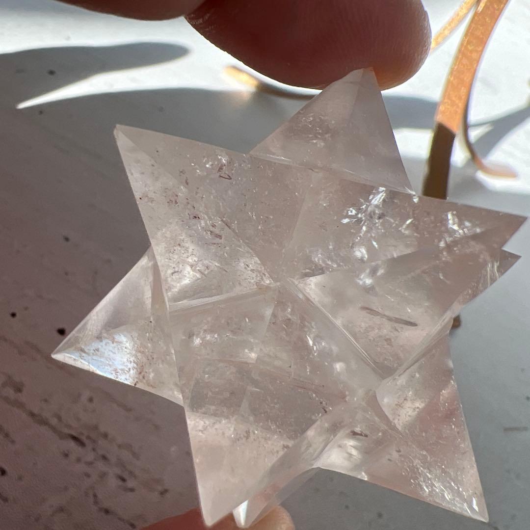 天然石　マカバスター　ピンククォーツ　台座付き