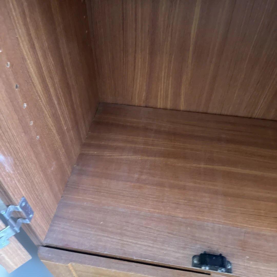 昭和レトロ　木製キャビネット ピンクカーテン付き