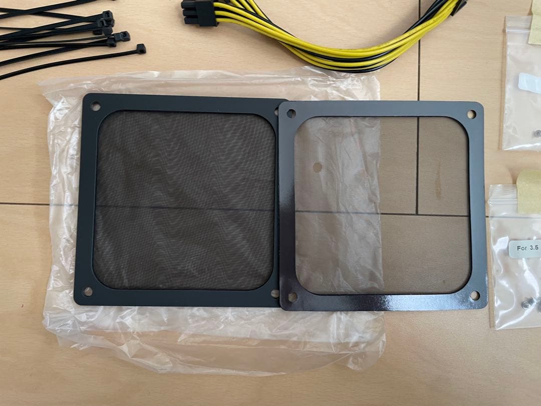 Silverstone SST-CS381B ホットスワップベイ12基対応