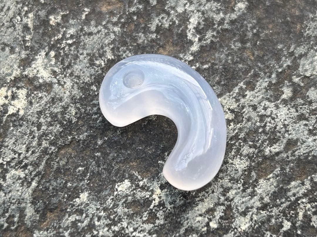 青森県産　メノウ勾玉　錦石