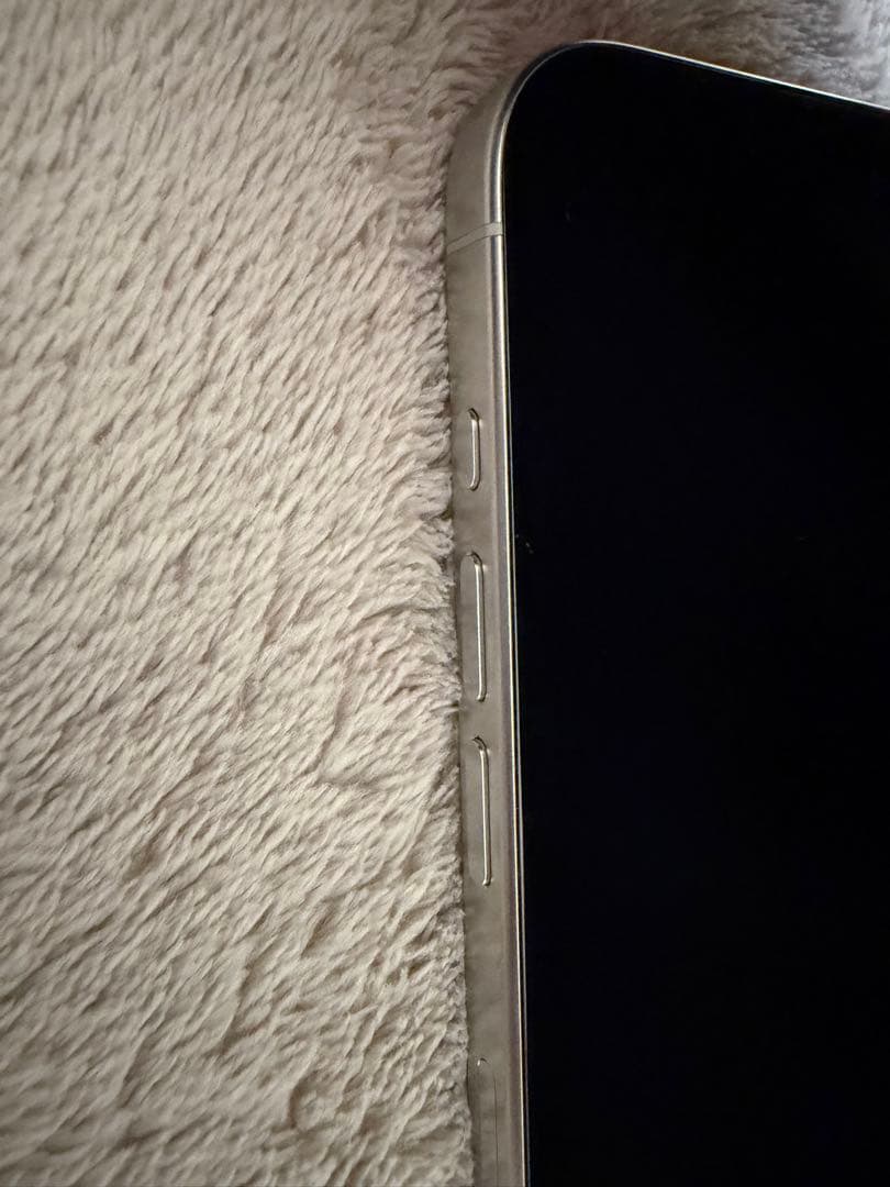 Apple iPhone 15 Pro 256G ホワイトチタニウム本体