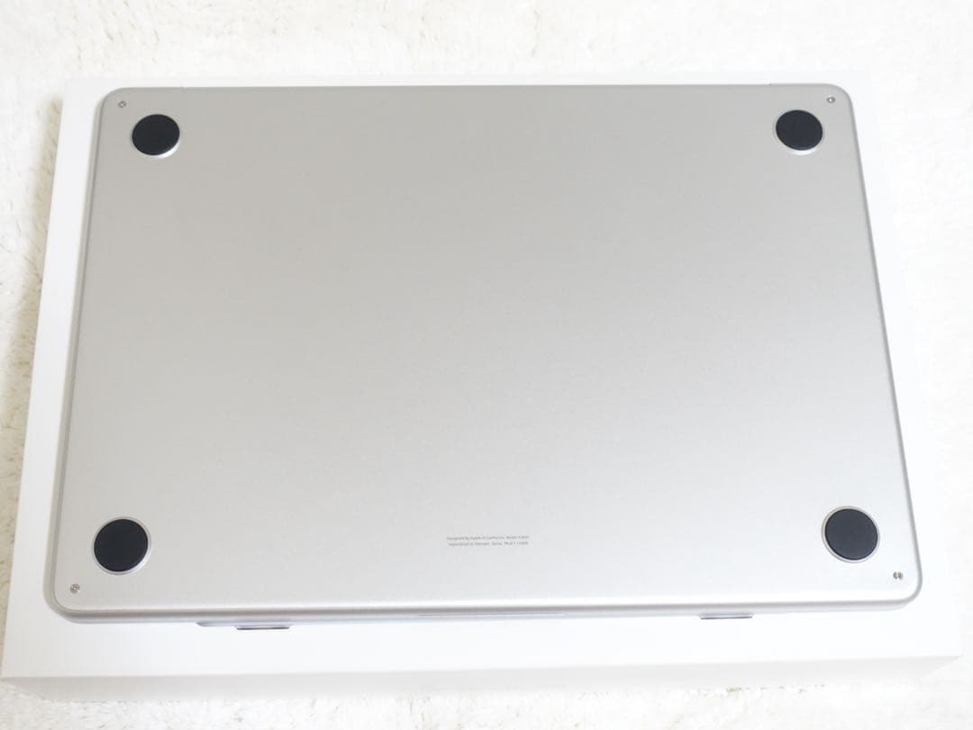 MacBook本体 MacBook Air M2 8G 512GB / Magic Mouse