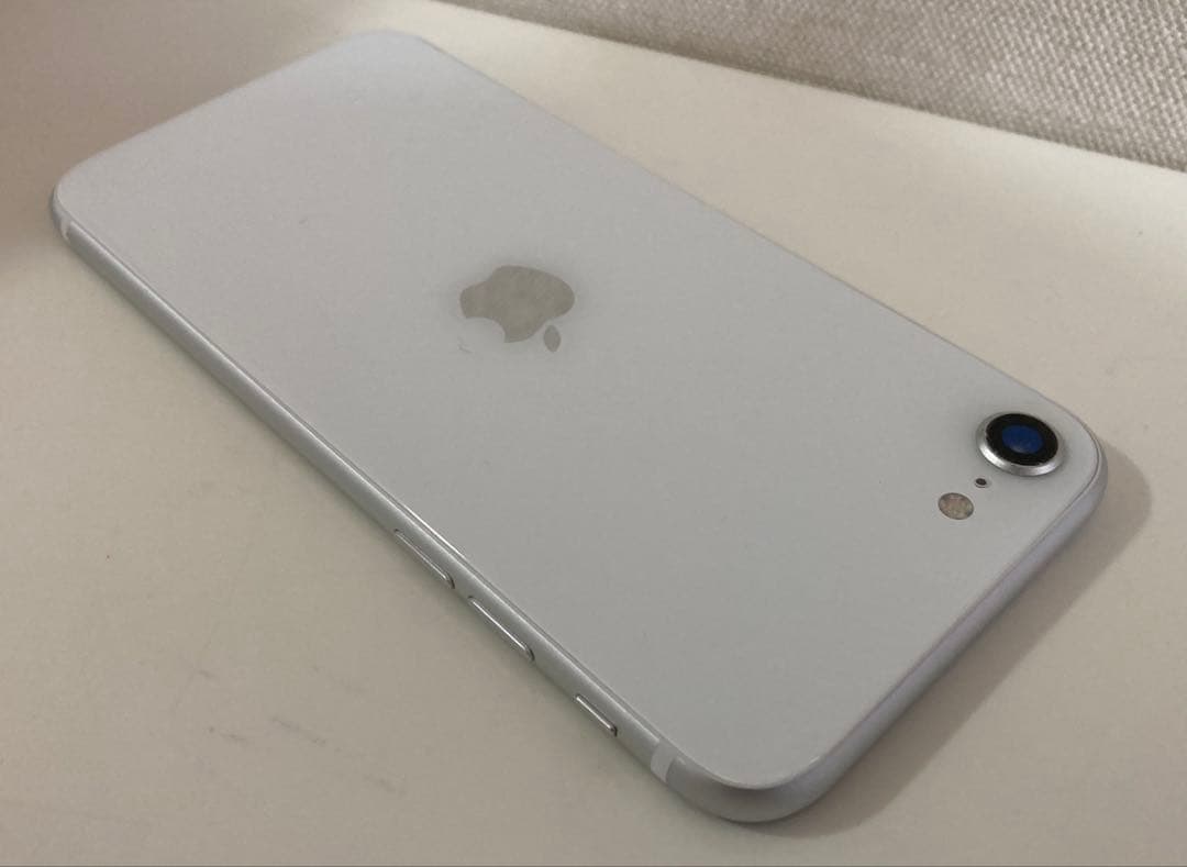 iPhone SE 第2世代 (SE2)64GB simフリー　ホワイトケース付