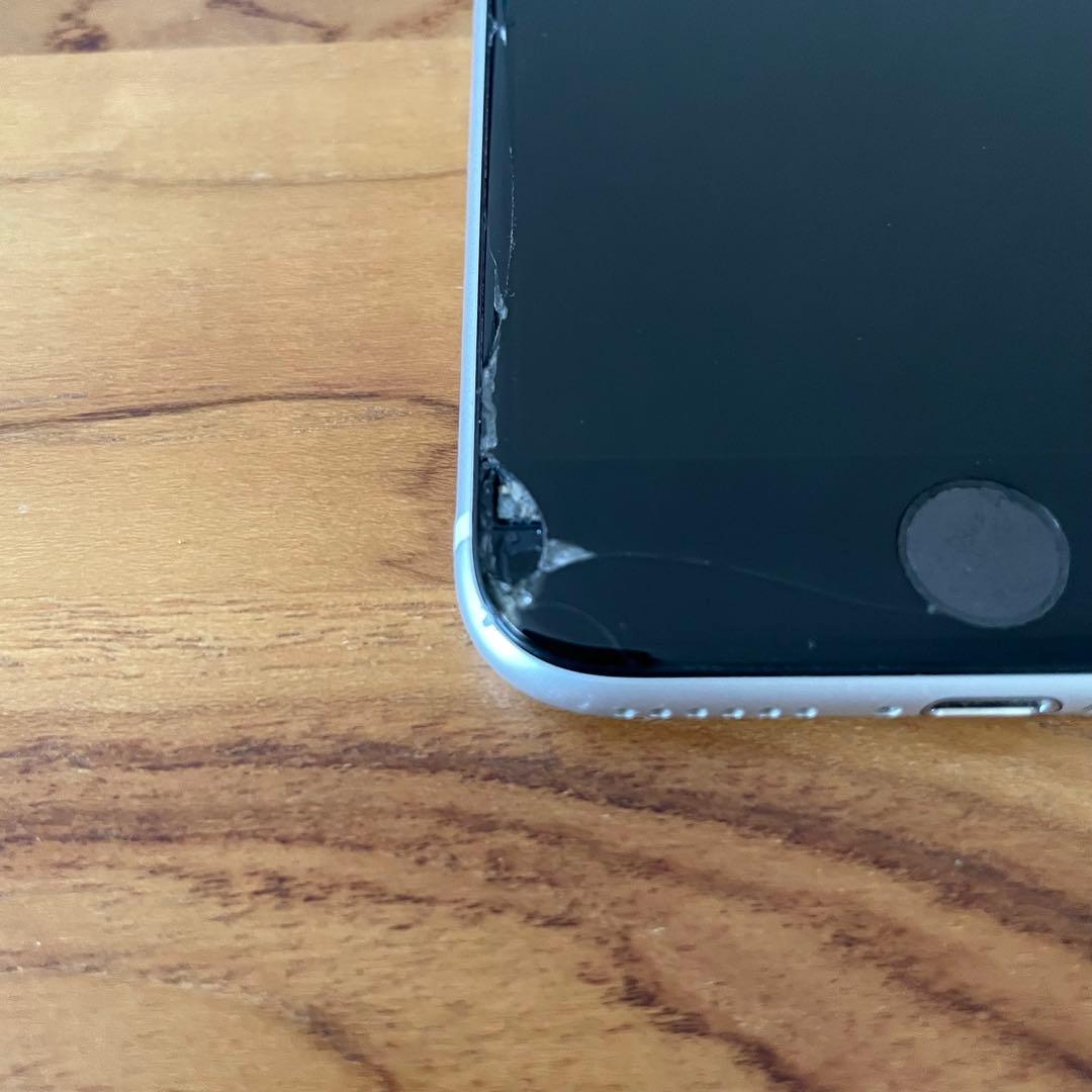 iPhone SE 第2世代（SE2）ジャンク品 SIMフリー 画面割れあり