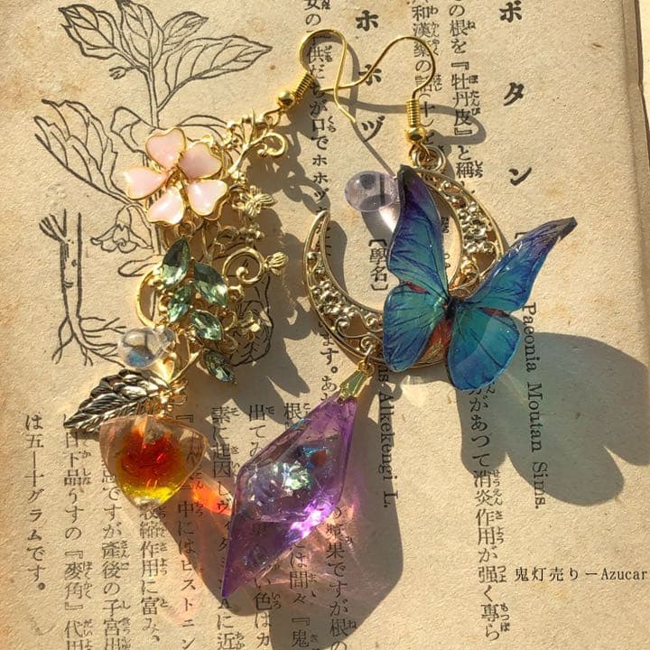 桜なびく風と春　モルフォ蝶と鬼灯と桜　レジン鉱物　ピアス　イヤリング　和装小物