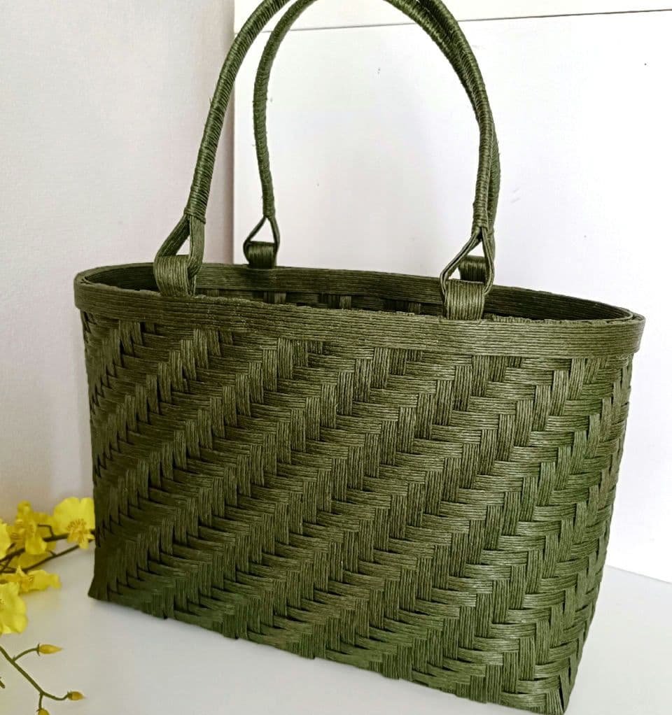 【２way】籠バック クラフトバンドバック カーキ色 レース 黄色花 黒ファー