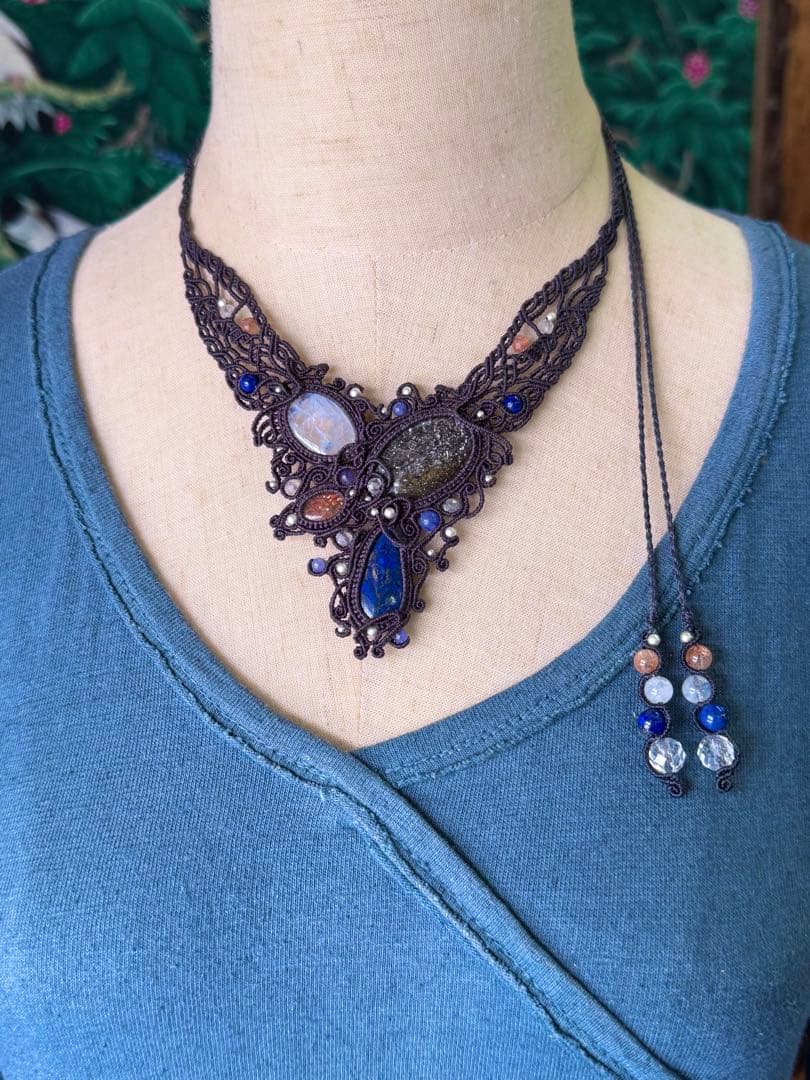 ブラックサンストーン＆ラピスラズリ＆ムーンストーン＆サンストーンのネックレス♡