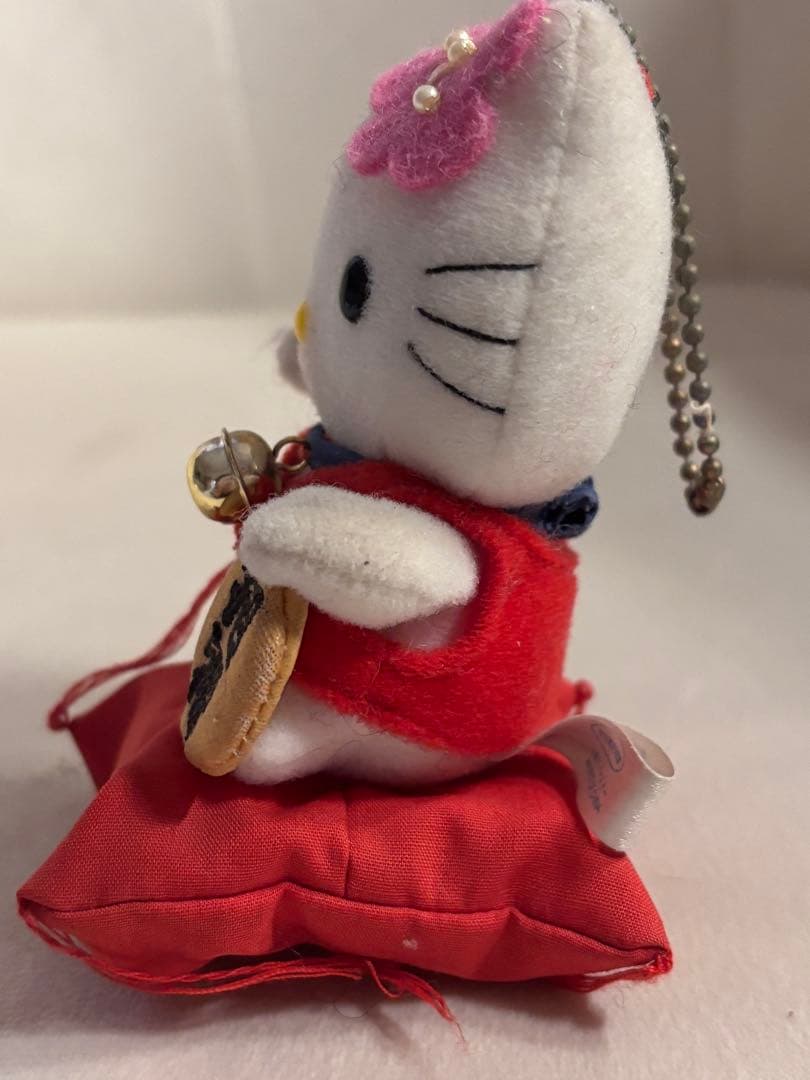 ハローキティ　招き猫ぬいぐるみ　マスコット