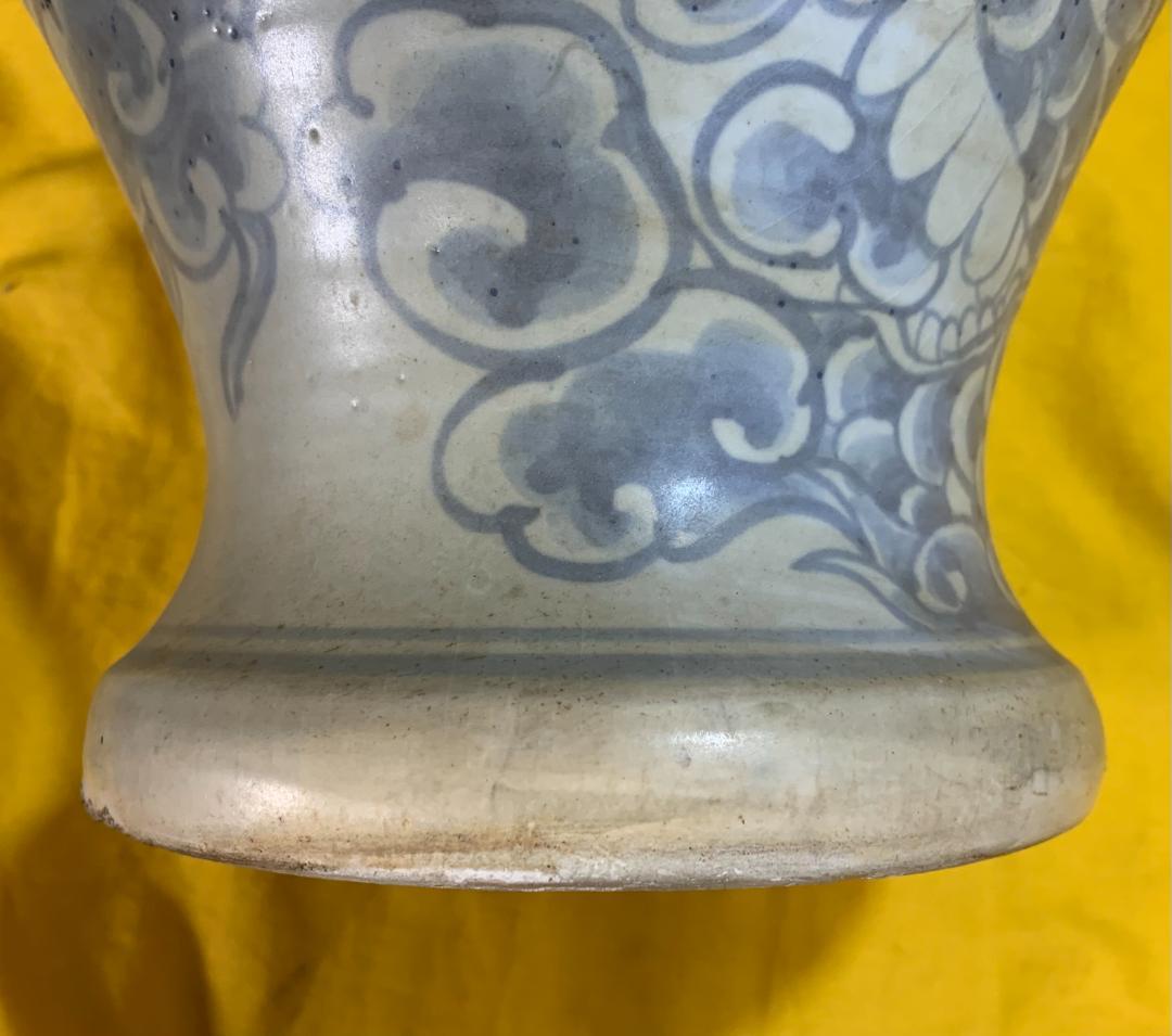 希少!! 李朝白磁染付雲龍紋壺 中国古玩 朝鮮美術 壷 青花 骨董品 現状品!!