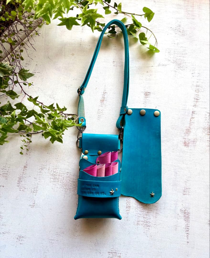 手染めターコイズの蓋付きコンパクトシザーケース