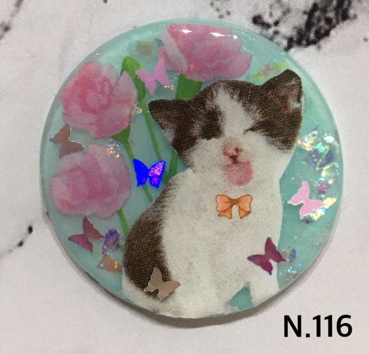 レジンヘアゴム、蝶々舞うあっかんべー猫ちゃん・再販不可