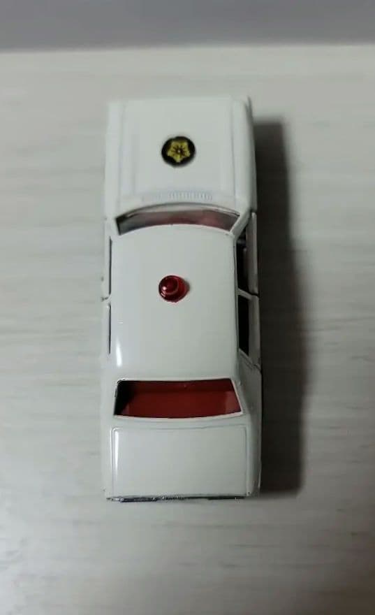 絶版黒箱当時物旧ホイール2B人気トミカクジラクラウンパトカーとタクシー２台セット