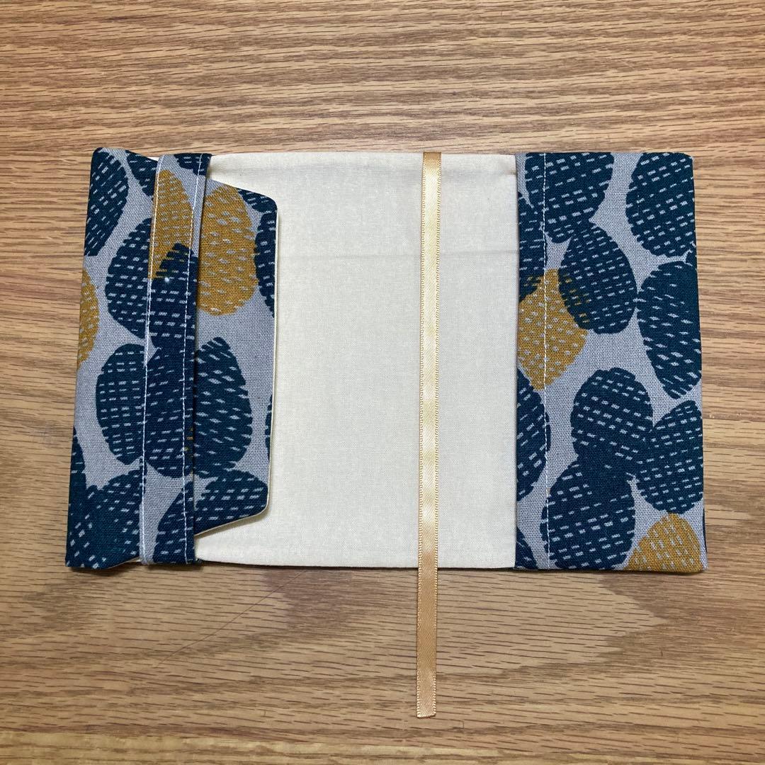 ハンドメイド　ブックカバー　文庫本サイズ　514