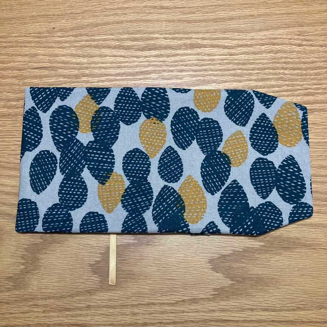 ハンドメイド　ブックカバー　文庫本サイズ　514