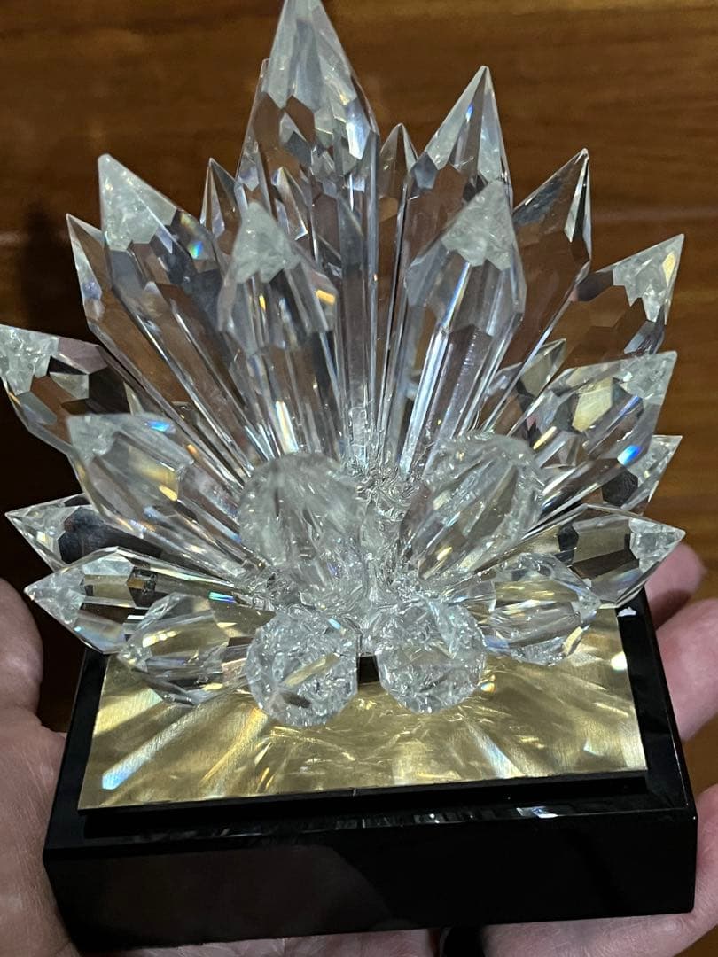 夢のカジュアル宝石　クリスタル 花形 オブジェ 約7.7センチ