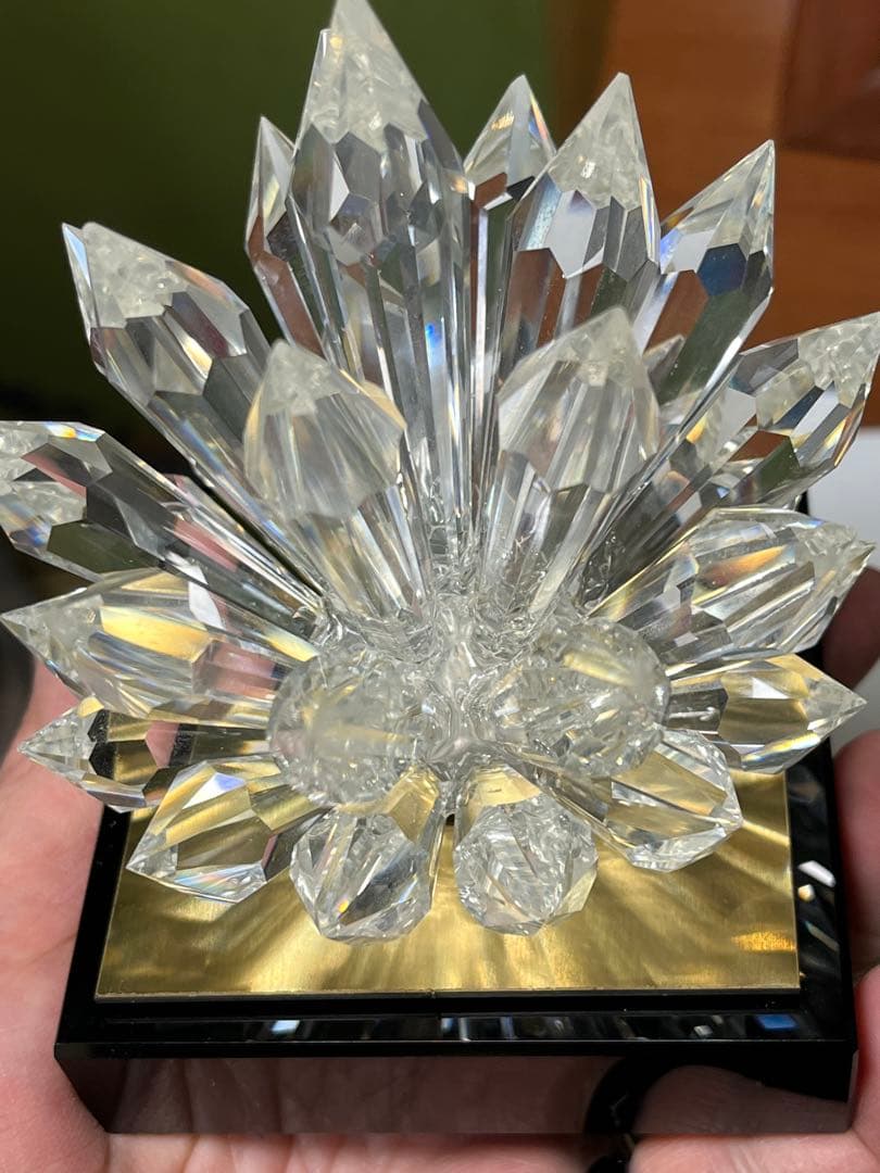 夢のカジュアル宝石　クリスタル 花形 オブジェ 約7.7センチ