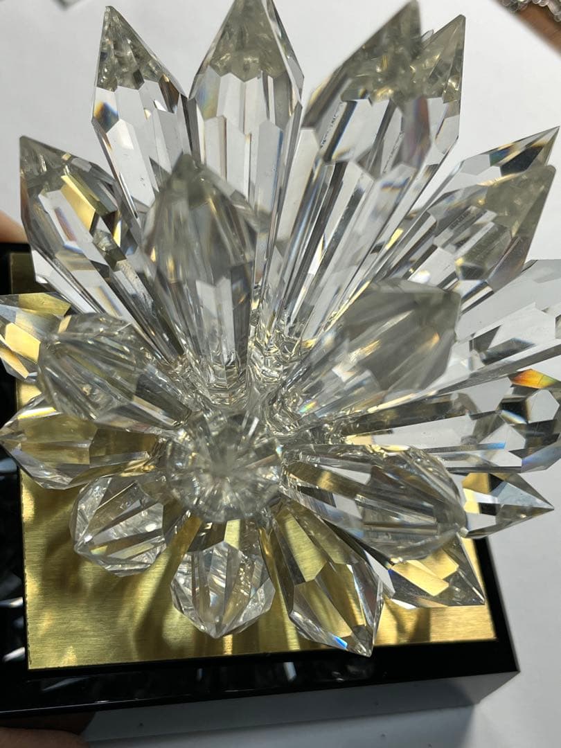 夢のカジュアル宝石　クリスタル 花形 オブジェ 約7.7センチ