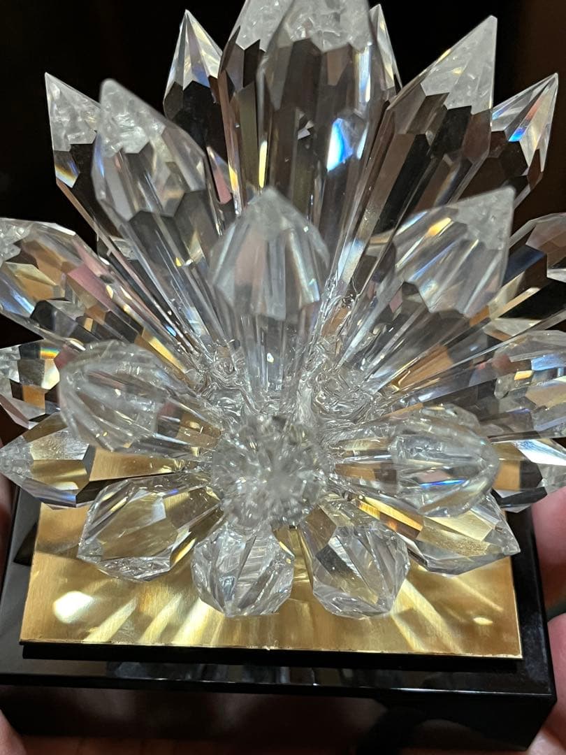 夢のカジュアル宝石　クリスタル 花形 オブジェ 約7.7センチ