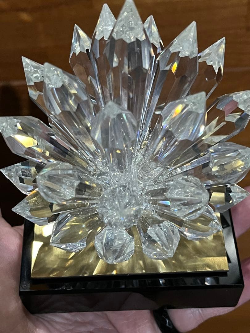 夢のカジュアル宝石　クリスタル 花形 オブジェ 約7.7センチ