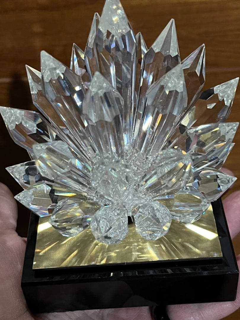 夢のカジュアル宝石　クリスタル 花形 オブジェ 約7.7センチ