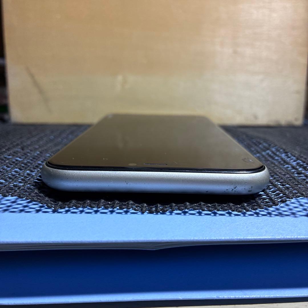 Apple iPhone 11 ホワイト 本体 表面傷あり 64GB