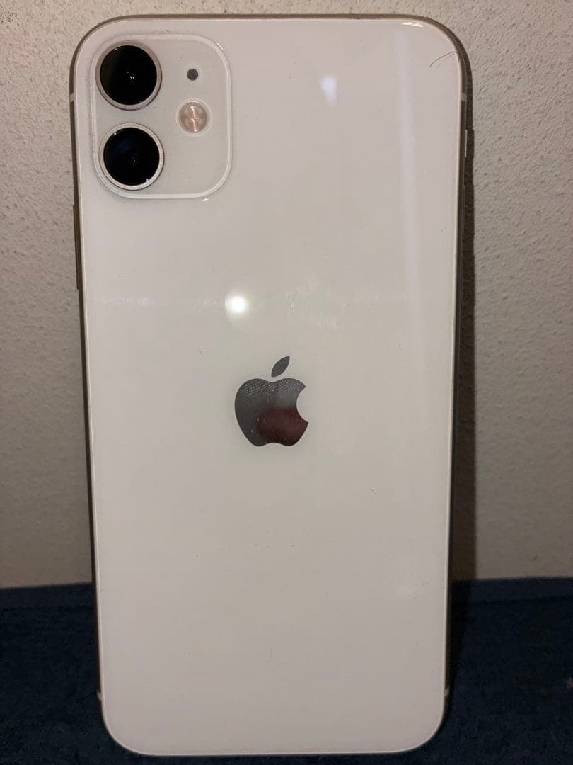 Apple iPhone 11 ホワイト 本体 表面傷あり 64GB