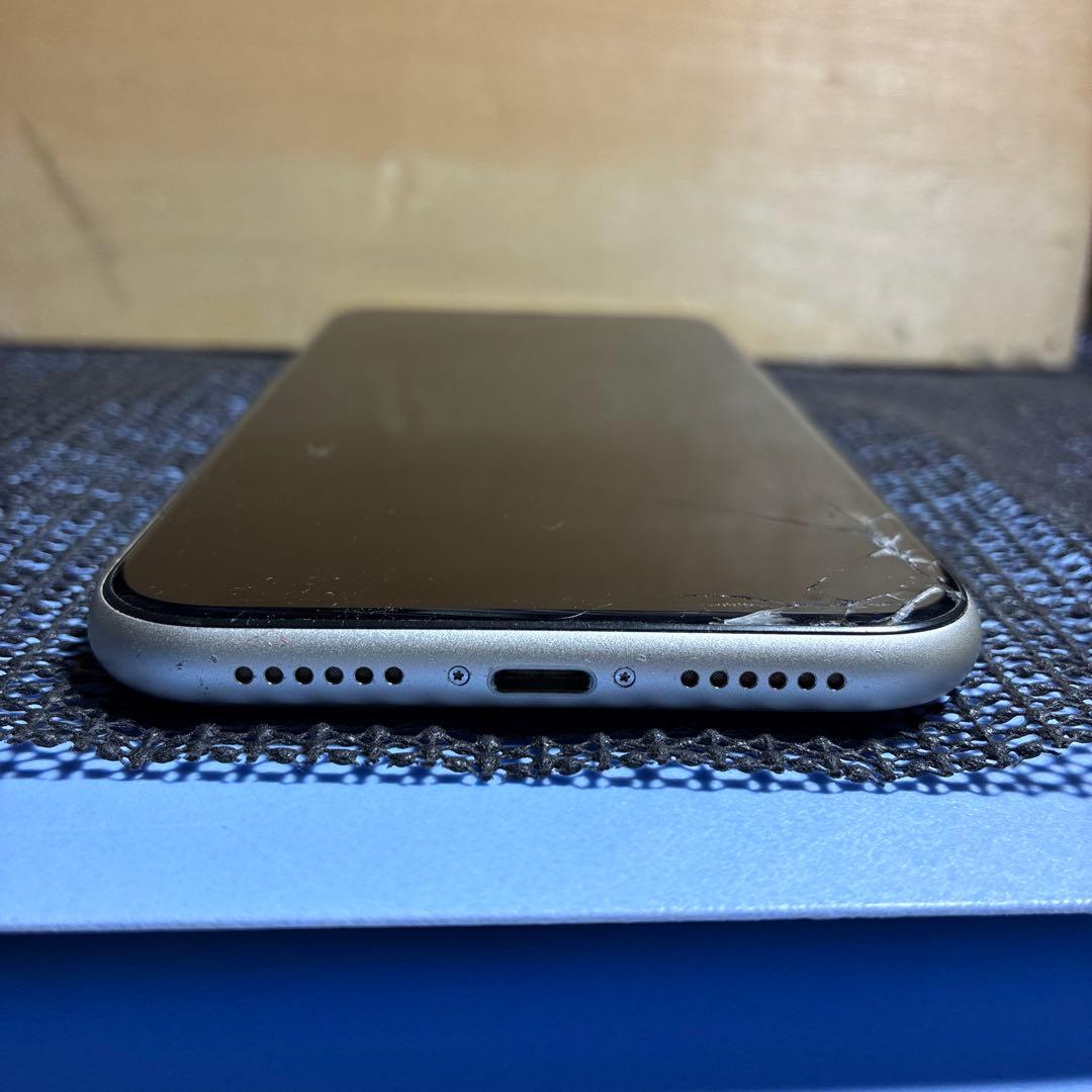 Apple iPhone 11 ホワイト 本体 表面傷あり 64GB