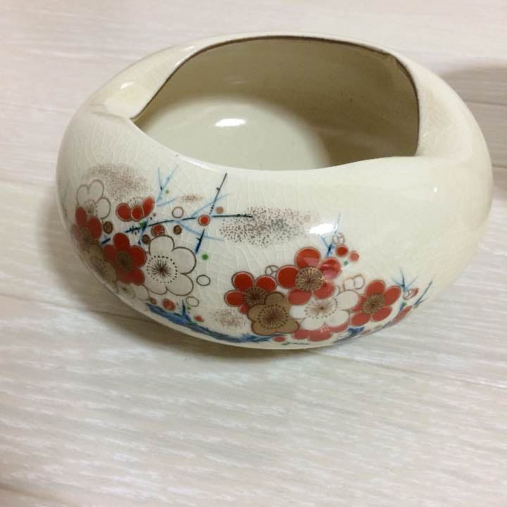 壷と灰皿