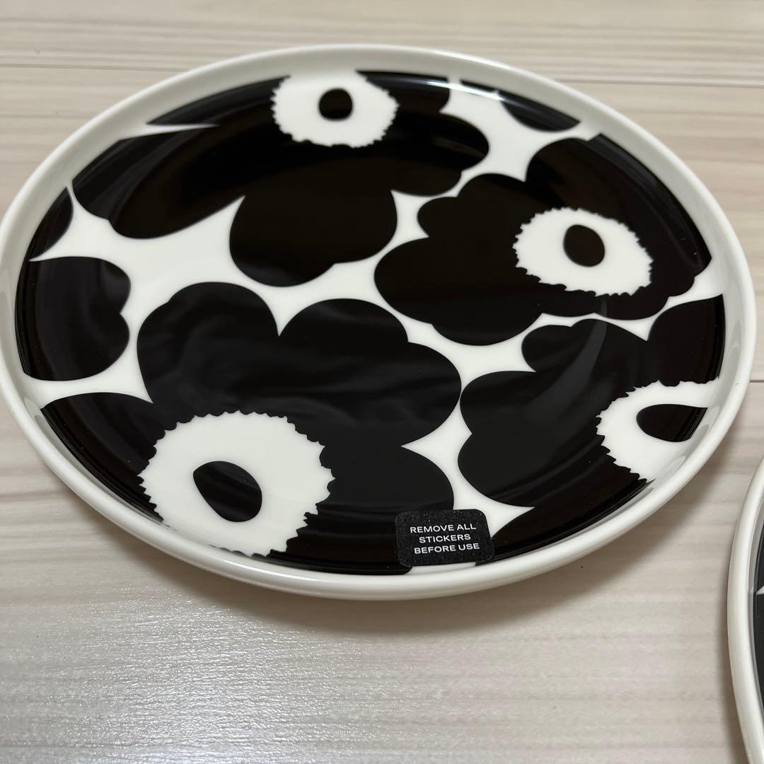 マリメッコ　新品未使用　黒白花柄皿 直径約20cm 2枚セット