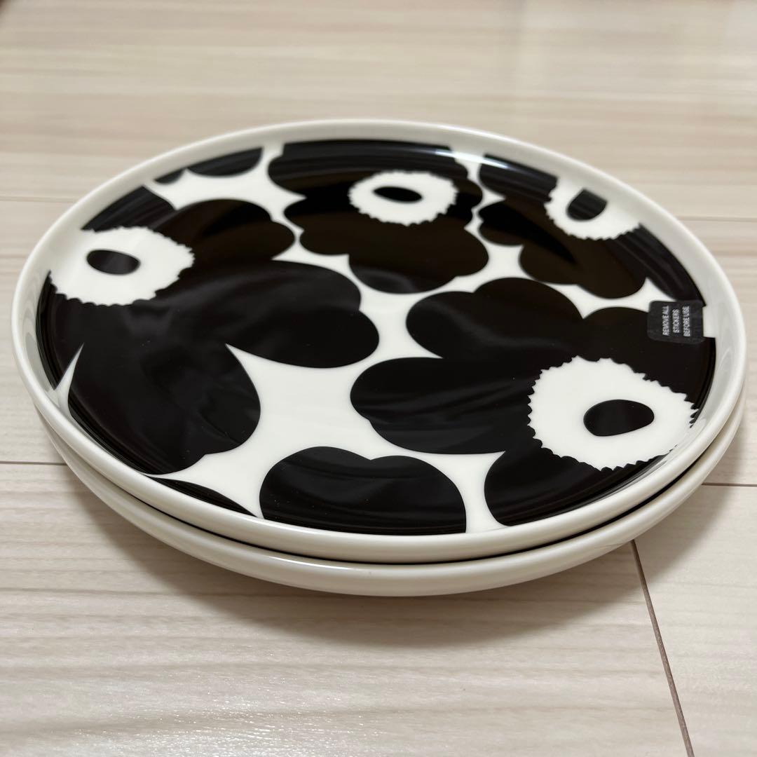 マリメッコ　新品未使用　黒白花柄皿 直径約20cm 2枚セット