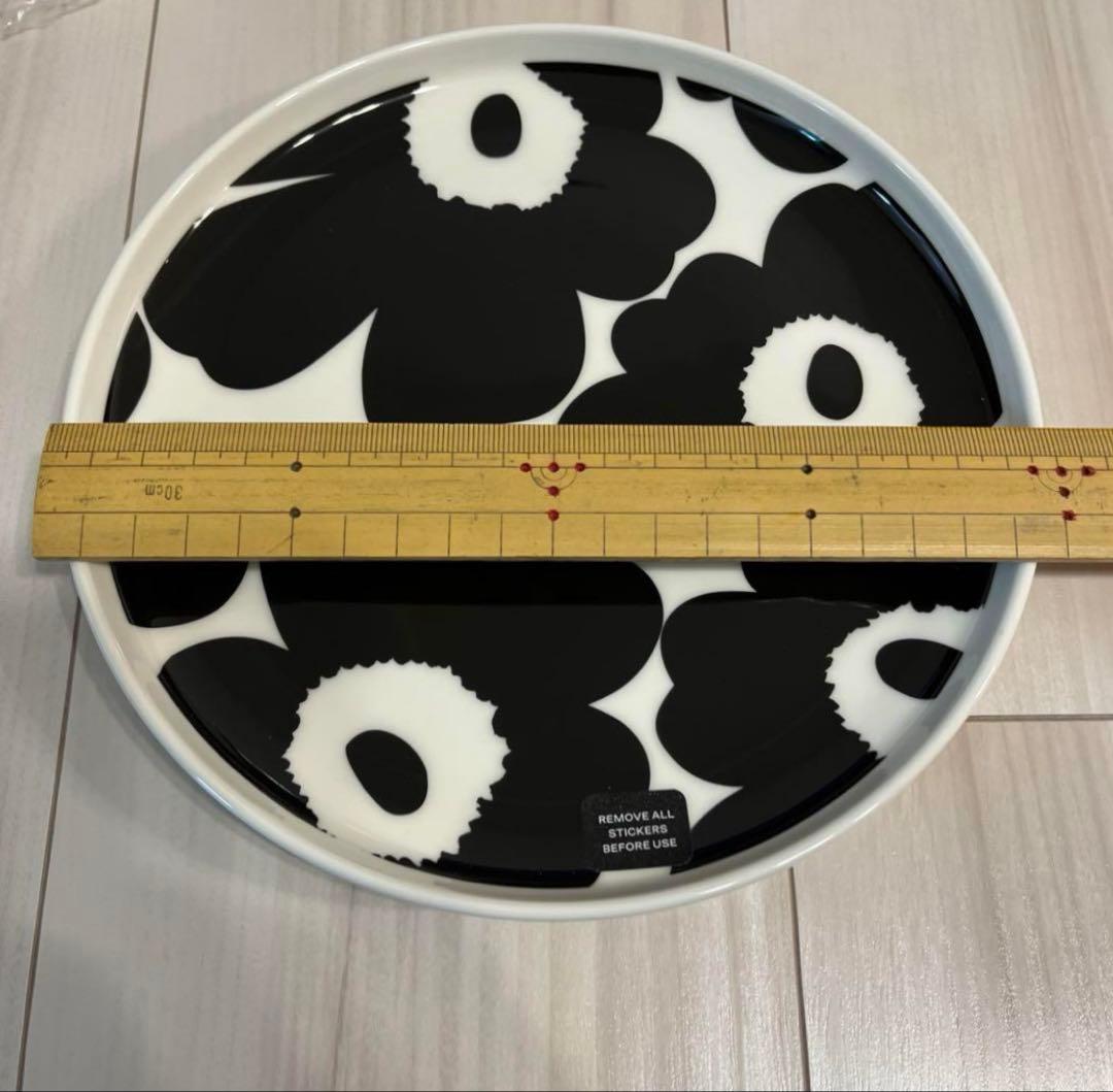 マリメッコ　新品未使用　黒白花柄皿 直径約20cm 2枚セット