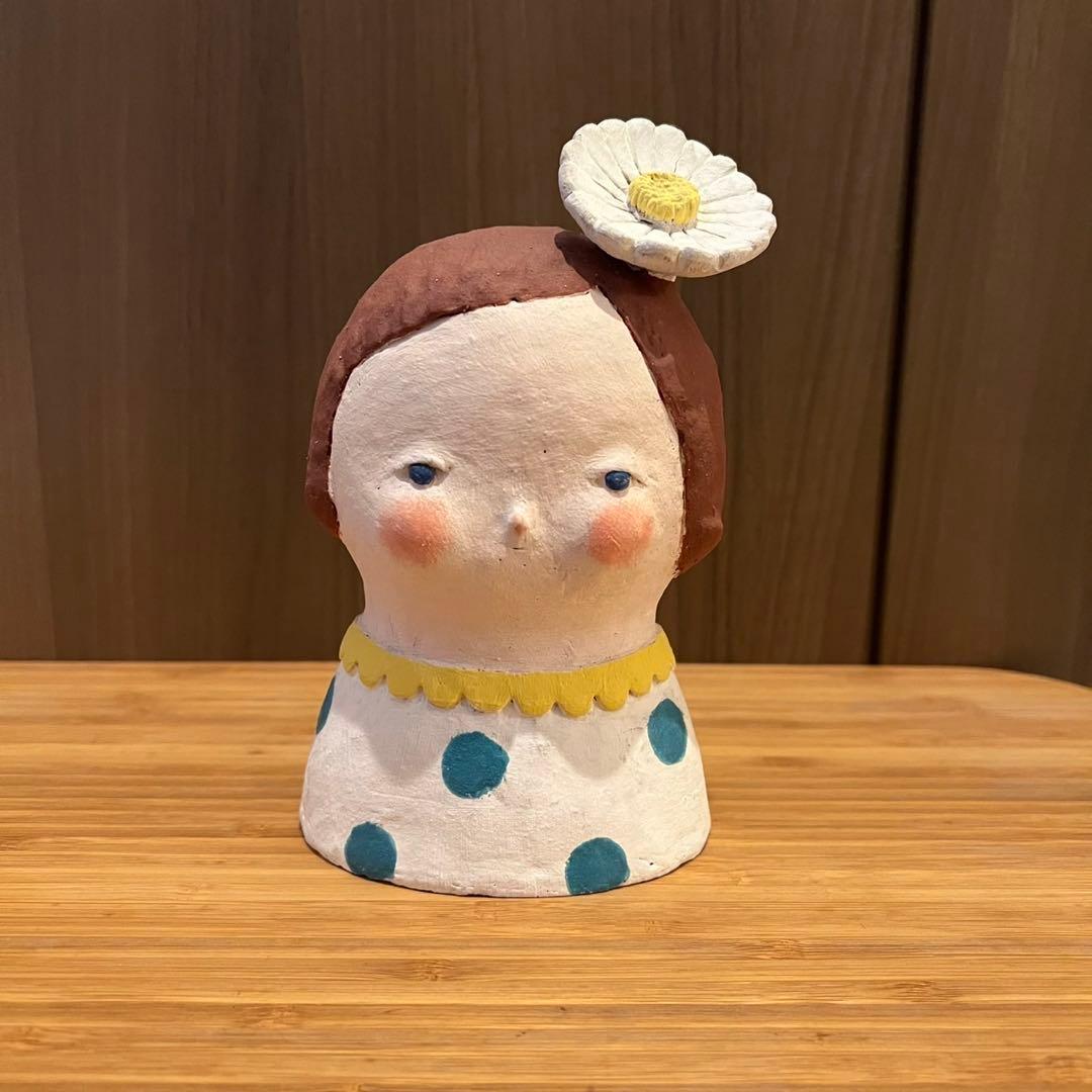 鈴木佳世さん|陶器製 女の子と花