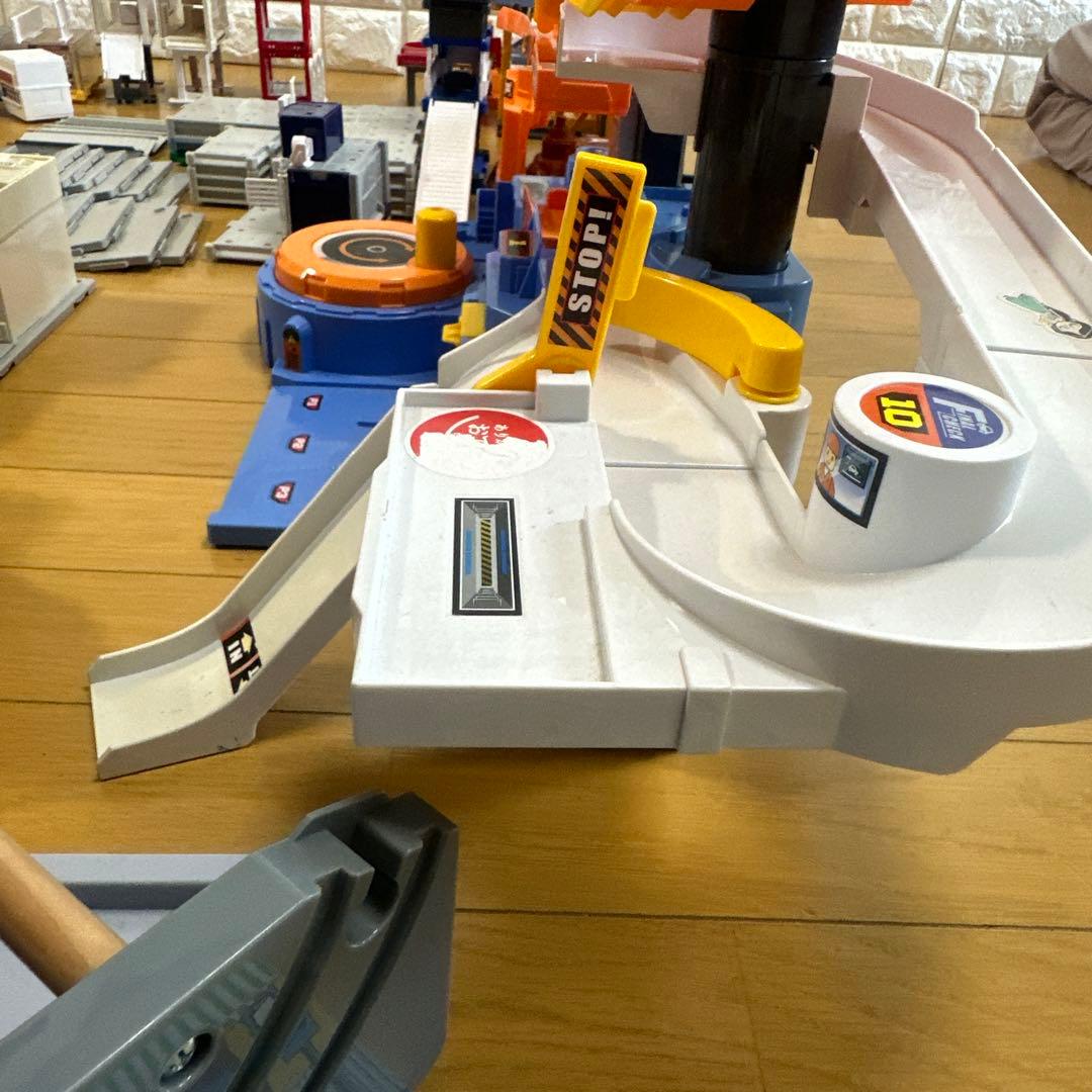 タカラトミー　トミカタウン　トミカワールド　工場　エネオス　駐車場　洗車場　交番