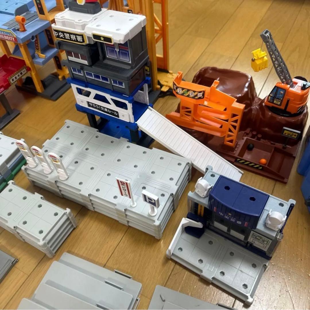 タカラトミー　トミカタウン　トミカワールド　工場　エネオス　駐車場　洗車場　交番