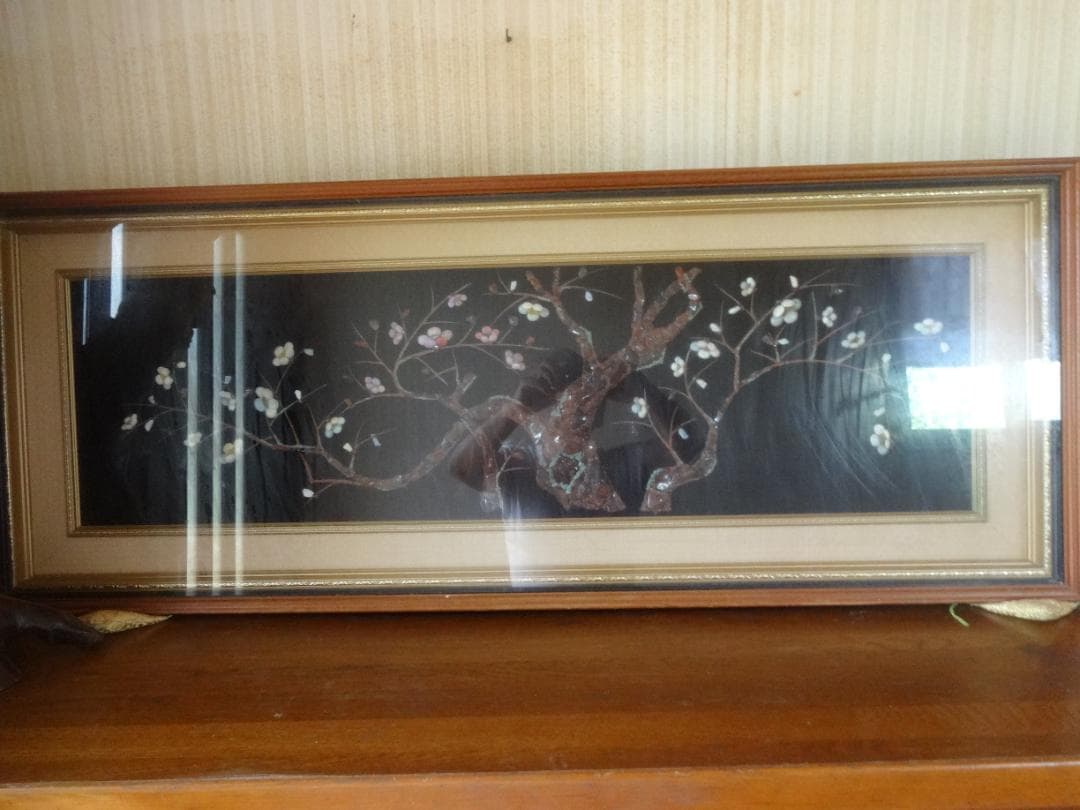 宝飾品　ふんだんに宝石（メノウ）を使って描いた花が咲いた大木