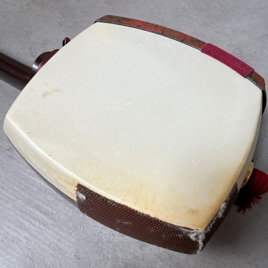 津軽三味線 太棹 紅木 綾杉胴 金細 東さわり 2本溝 和楽器 ケース付