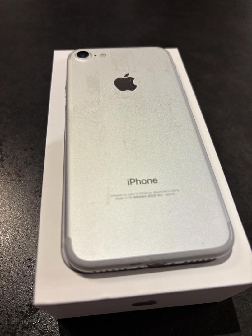【良品】iPhone 7 32GB シルバー 箱付き